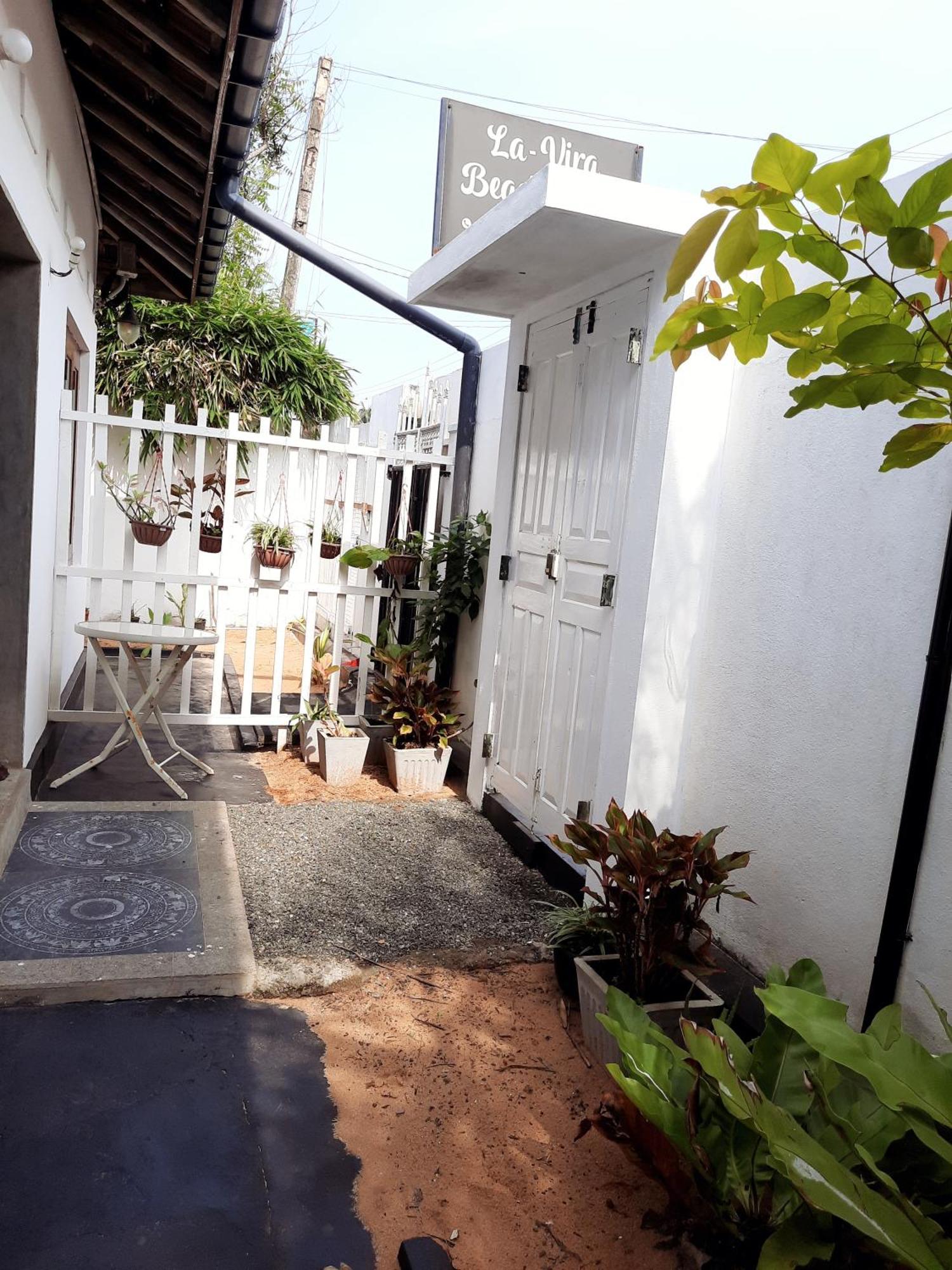 La-Vira Beach Villa Hikkaduwa Zimmer foto